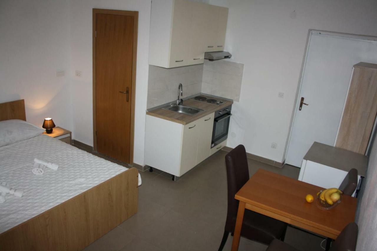 Apartments Monika Omiš Exterior foto